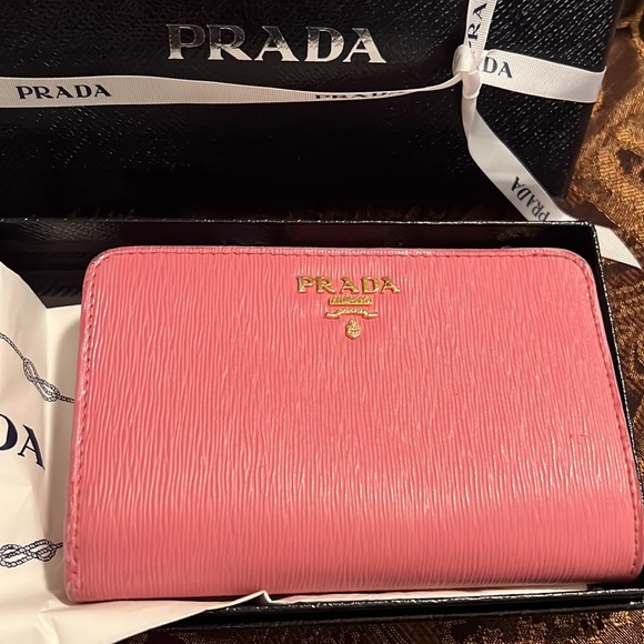 Authentic Prada wallet - Picture 5 of 12